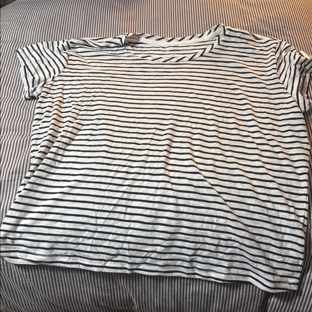 Women’s Vineyard Vines size medium tshirt